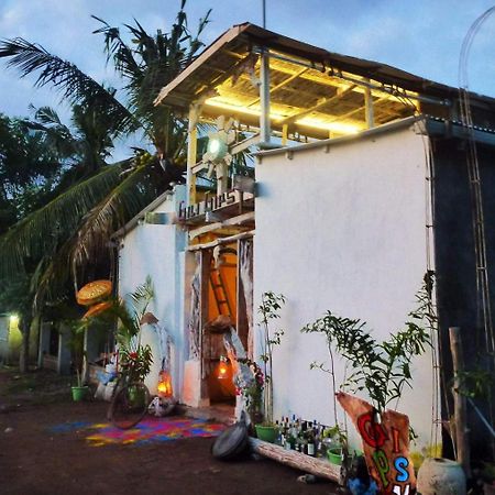 Gipsy Backpackers Vandrarhem Gili Trawangan Exteriör bild