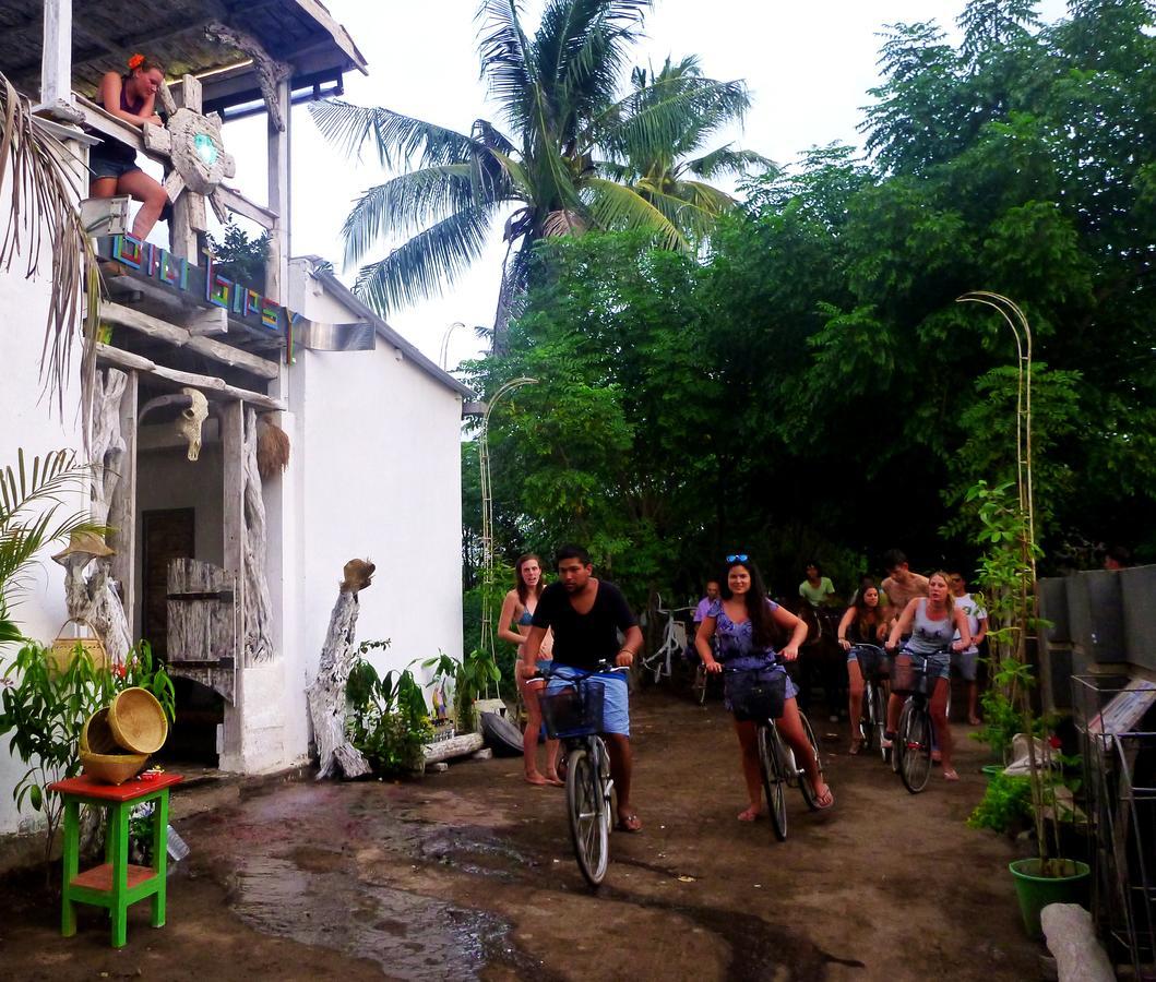 Gipsy Backpackers Vandrarhem Gili Trawangan Exteriör bild