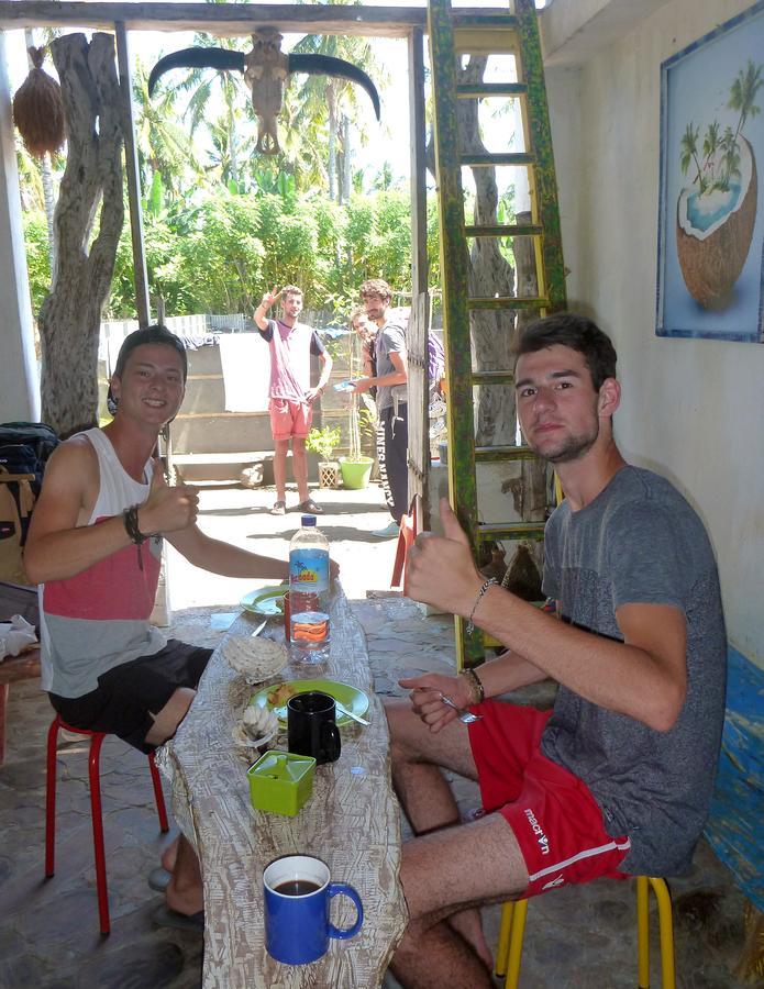 Gipsy Backpackers Vandrarhem Gili Trawangan Exteriör bild