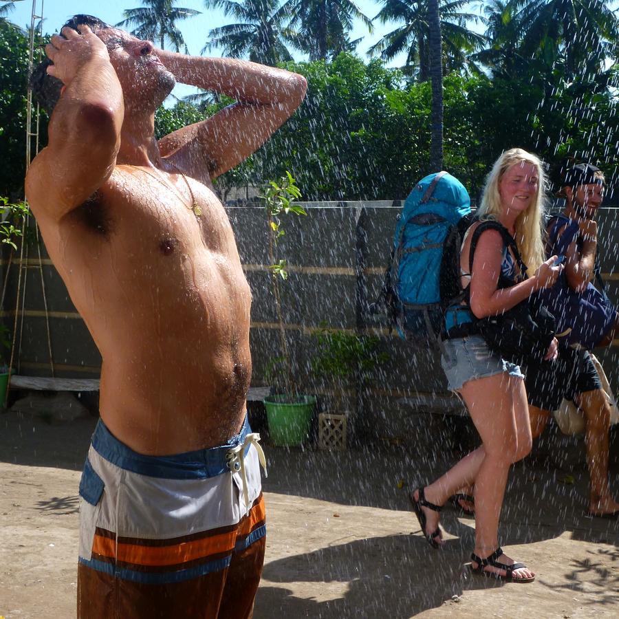 Gipsy Backpackers Vandrarhem Gili Trawangan Exteriör bild
