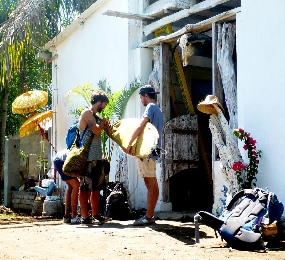 Gipsy Backpackers Vandrarhem Gili Trawangan Exteriör bild