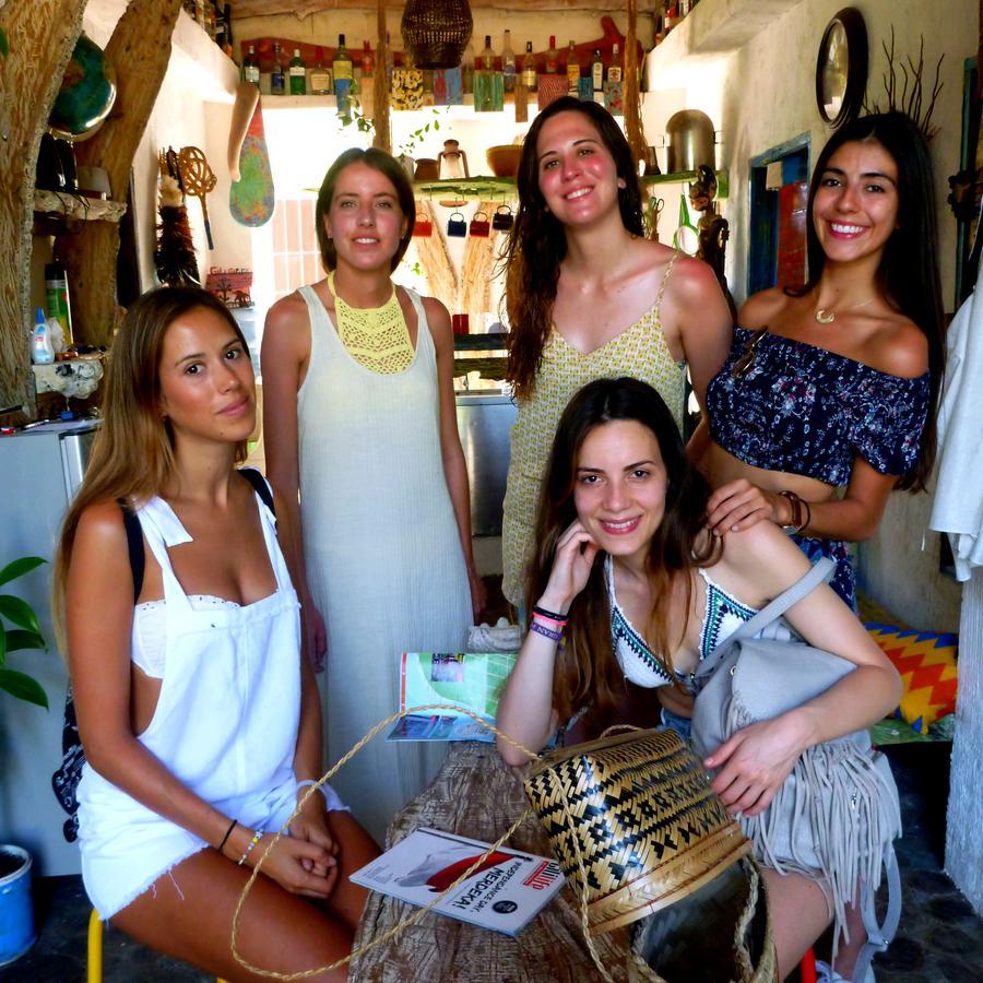 Gipsy Backpackers Vandrarhem Gili Trawangan Exteriör bild