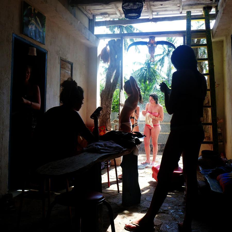Gipsy Backpackers Vandrarhem Gili Trawangan Exteriör bild
