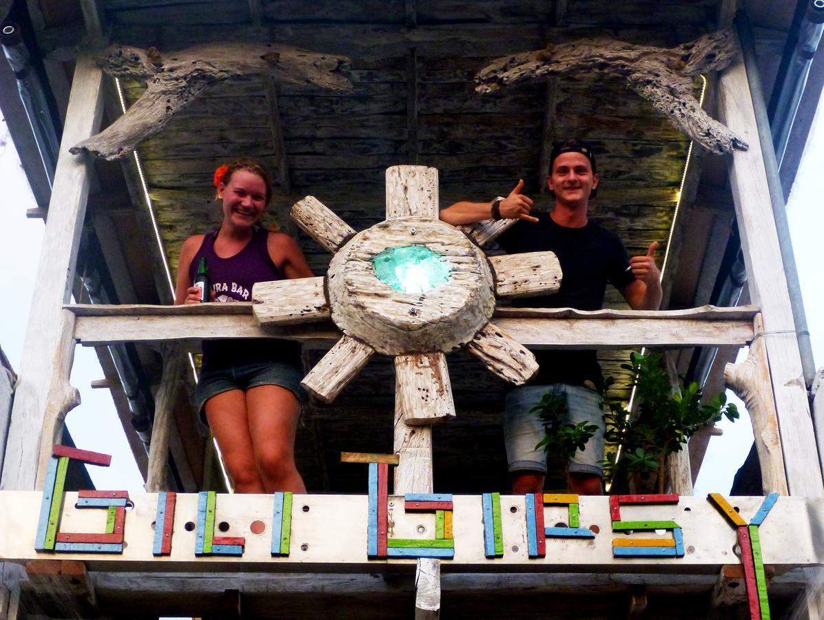 Gipsy Backpackers Vandrarhem Gili Trawangan Exteriör bild