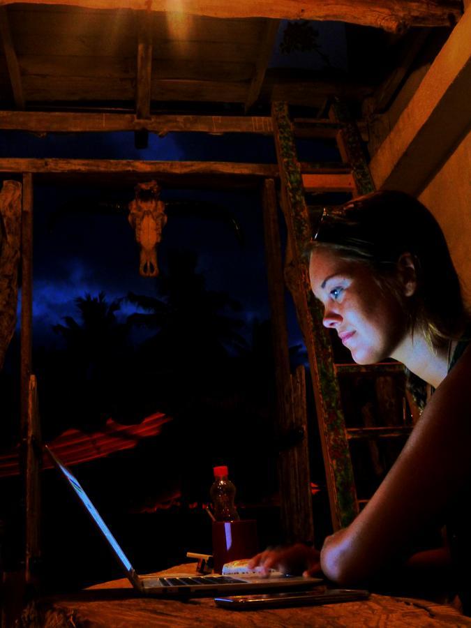 Gipsy Backpackers Vandrarhem Gili Trawangan Exteriör bild