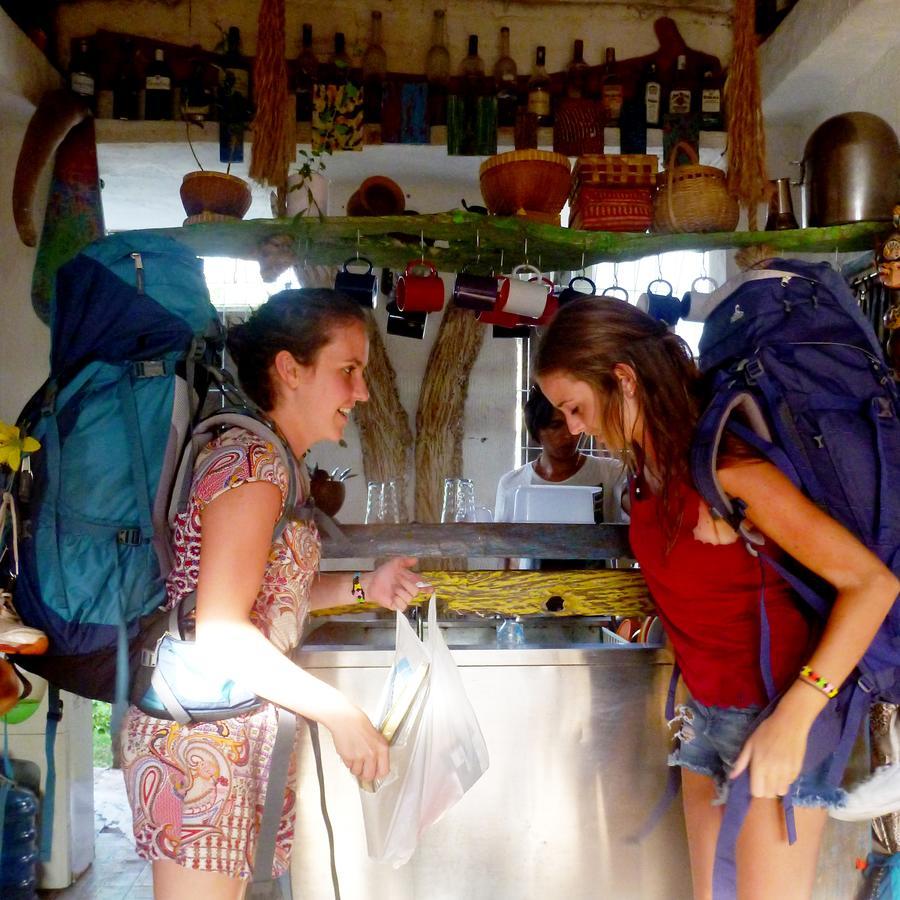 Gipsy Backpackers Vandrarhem Gili Trawangan Exteriör bild