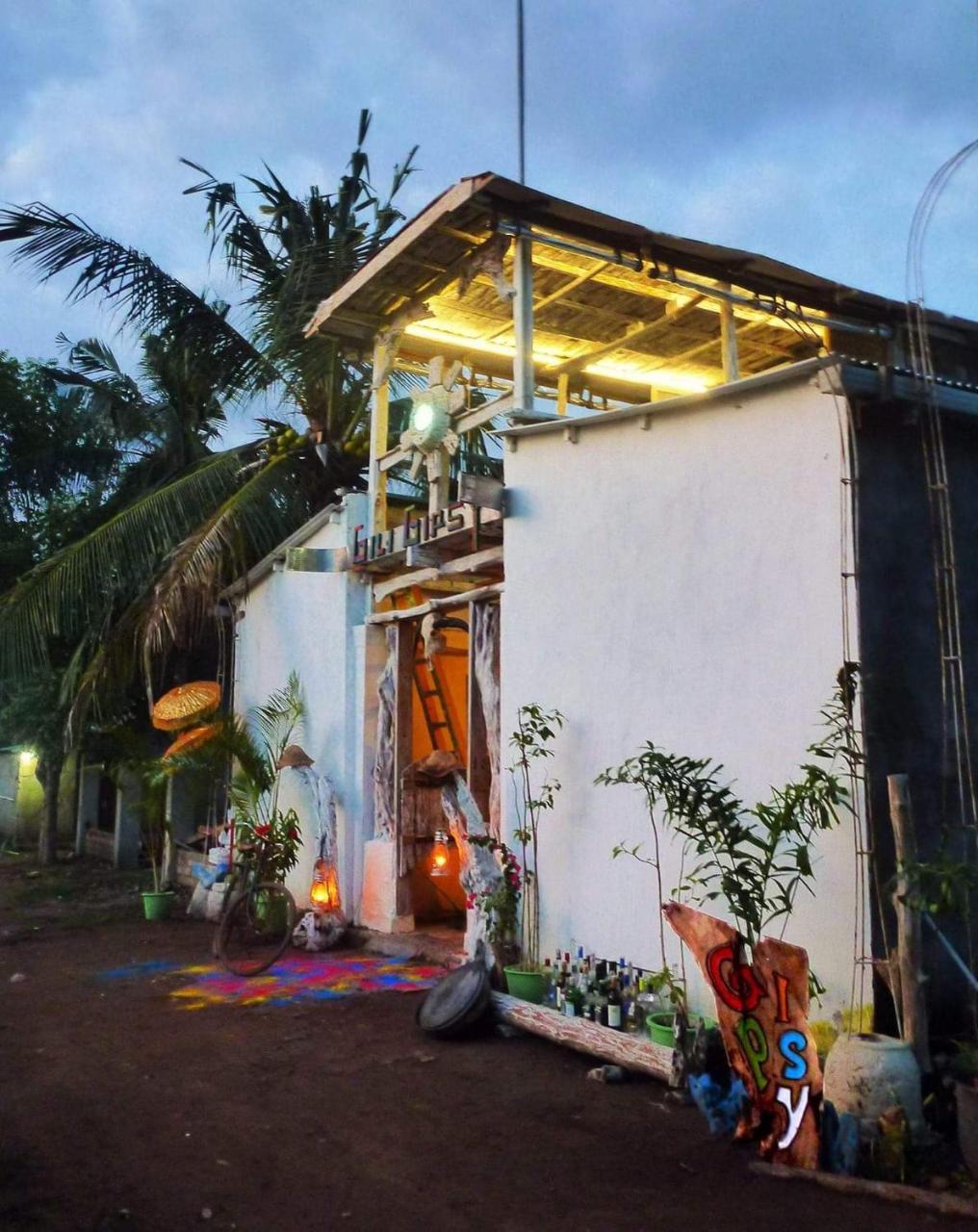 Gipsy Backpackers Vandrarhem Gili Trawangan Exteriör bild